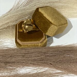 Elegant Gold Women's Ring